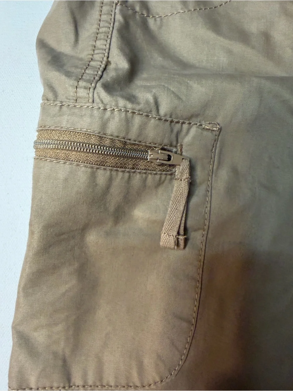 NWT Women's Gloria Vanderbilt Cargo Capri Pants in Khaki Size 16/19" Inseam - Picture 6 of 11
